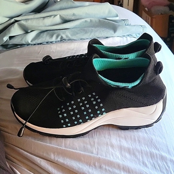 Ortho Stretch Sneaker - Picture 2 of 10